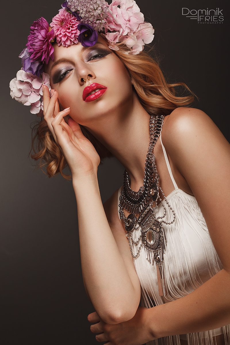 Linda posing for a wonderful beauty shoot 